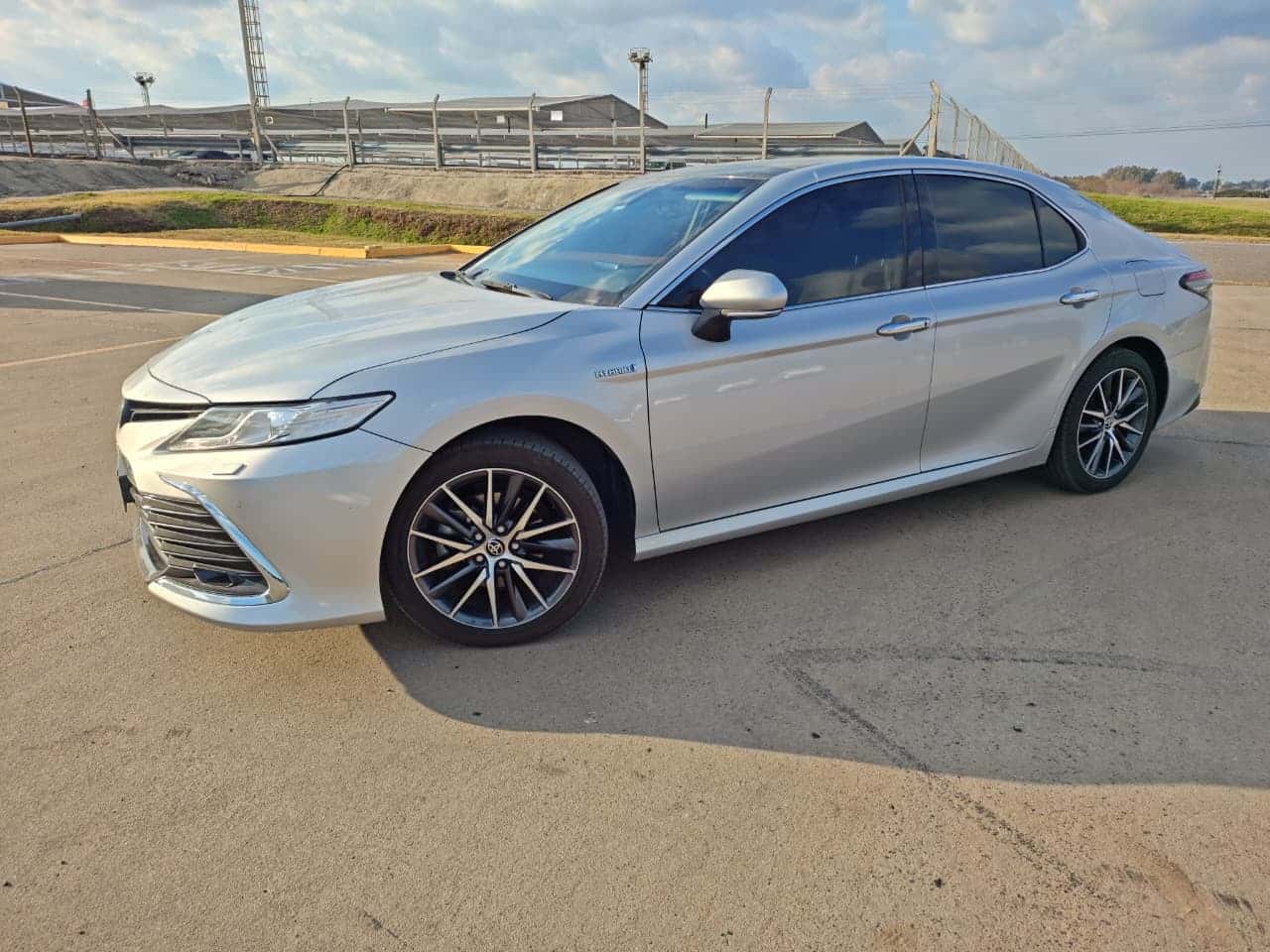 71K-KM 2022 Toyota Camry HV 2.5 eCVT Hybrid | By Toyota Argentina