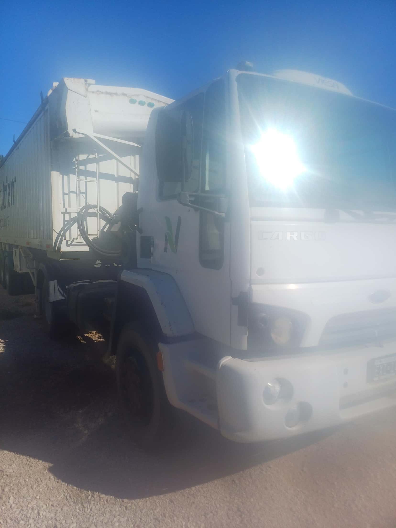 FORD TRACTOR DE CARRETERA CARGO 1722, Año 2005. DOM: EXI149. Ubicación: 30 de Agosto, provincia de Buenos Aires