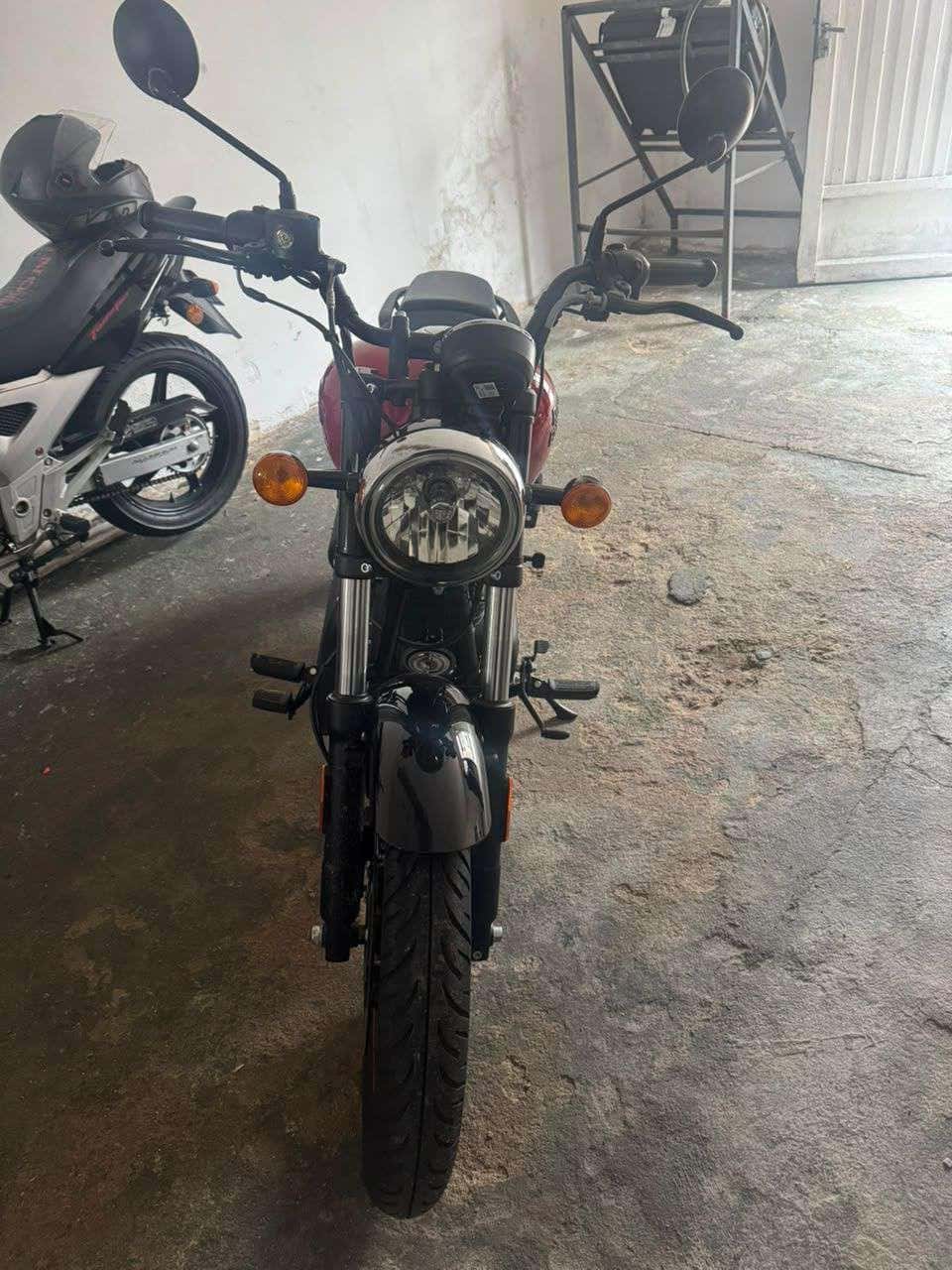 ROYAL ENFIELD MOTOCICLETA METEOR 350, Año 2025. DOM: A273IOS. Ubicación: Córdoba, provincia de Córdoba