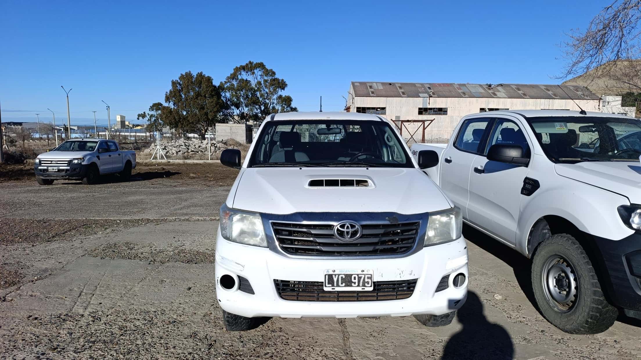 TOYOTA PICK-UP HILUX 4X4 CABINA DOBLE DX PACK 2.5 TDI, Año 2012. DOM: LYC975. Ubicación: Comodo Rivadavia, provincia de Chubut