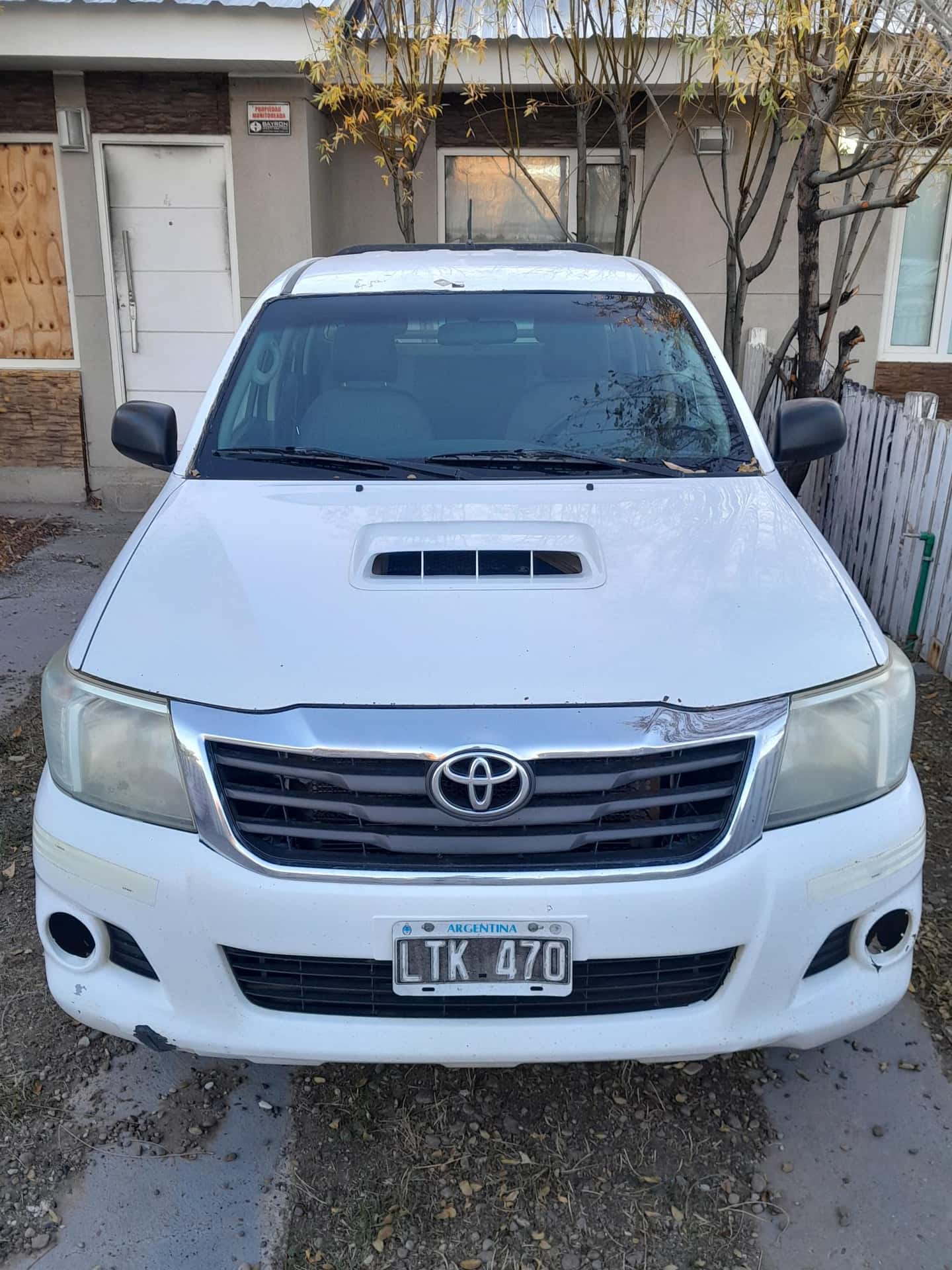 TOYOTA PICK UP HILUX 4X4 CABINA DOBLE DX PACK 2.5 TDI, Año 2012. DOM: LTK470. Ubicación: Las Heras, provincia de Santa Cruz