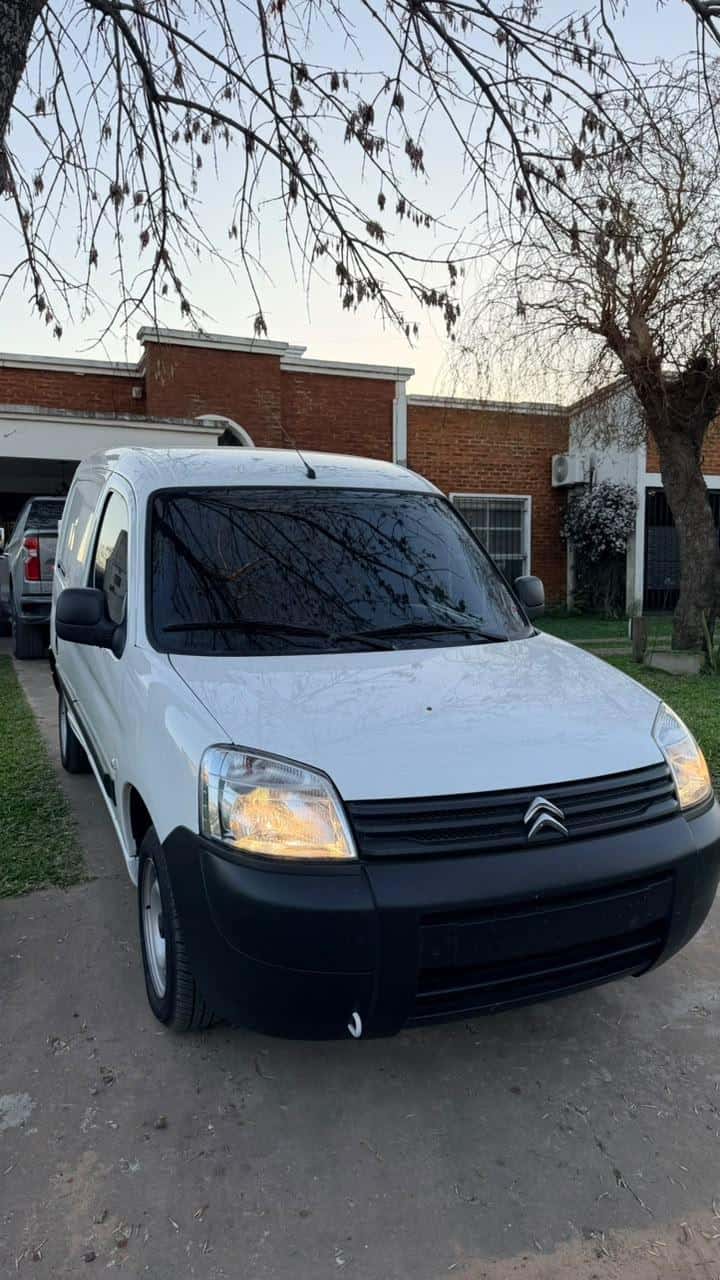 CITROEN FURGON BERLINGO FURGON HDI 92 BUSINESS AM 22.5, Año 2025. DOM: AH794QS. Ubicación: Colón, provincia de Entre Ríos