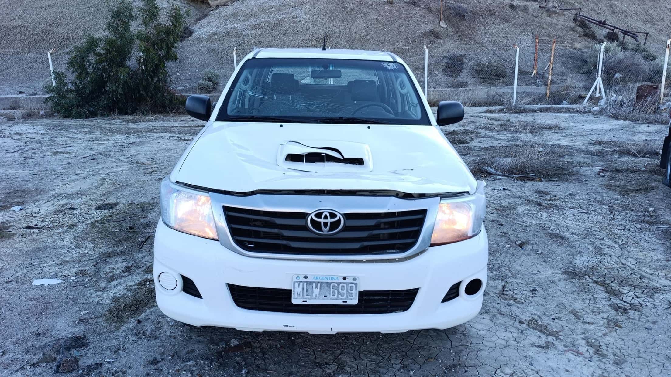 TOYOTA PICK-UP HILUX 4X4 CABINA DOBLE DX PACK 2.5 TDI, Año 2013. DOM: MLW699. Ubicación: Comodo Rivadavia, provincia de Chubut