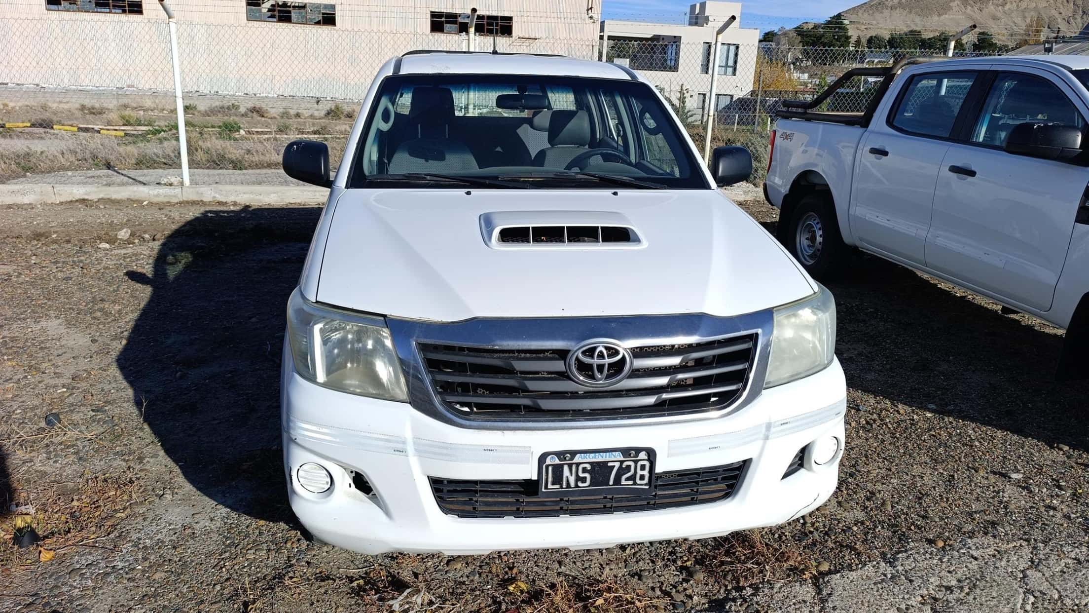 TOYOTA PICK-UP HILUX 4X4 CABINA DOBLE DX PACK 2.5 TDI, Año 2012. DOM: LNS728. Ubicación: Comodo Rivadavia, provincia de Chubut