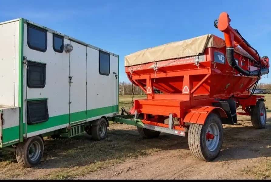 CASILLA RURAL Y TOLVA SEMI NUEVA