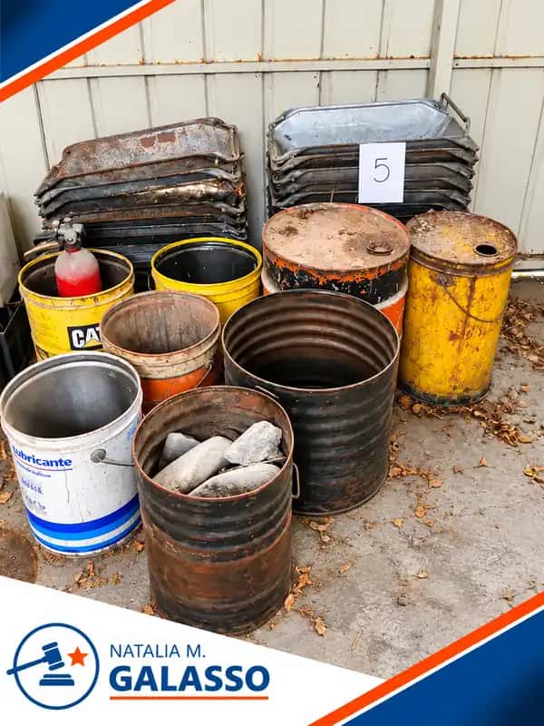 Lote  canastos metal y tachos 20L