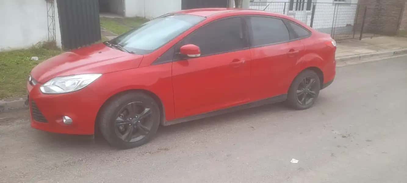 FORD FOCUS SEDAN 4 PUERTAS 2.0 MOD 2013