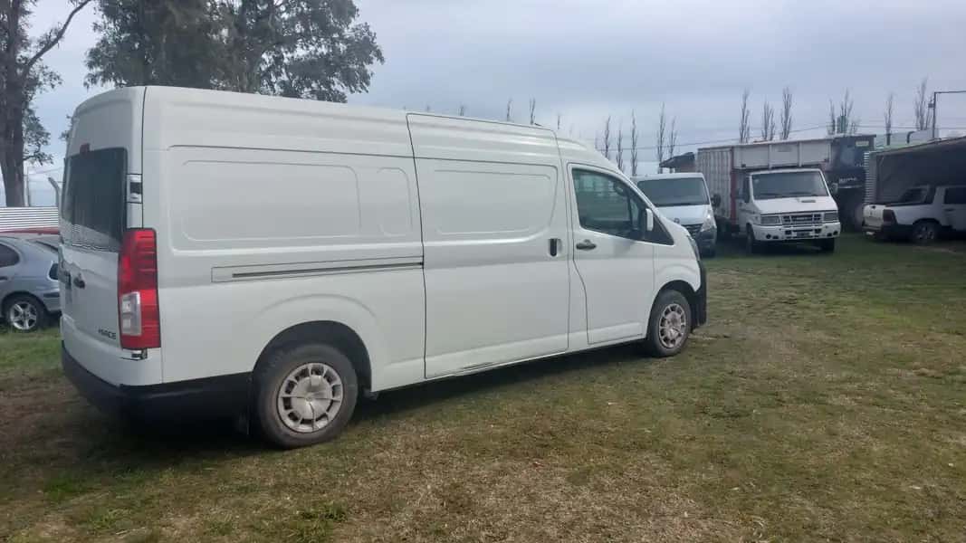 TOYOTA TIPO FURGON MODELO HIACE  - AÑO 2025