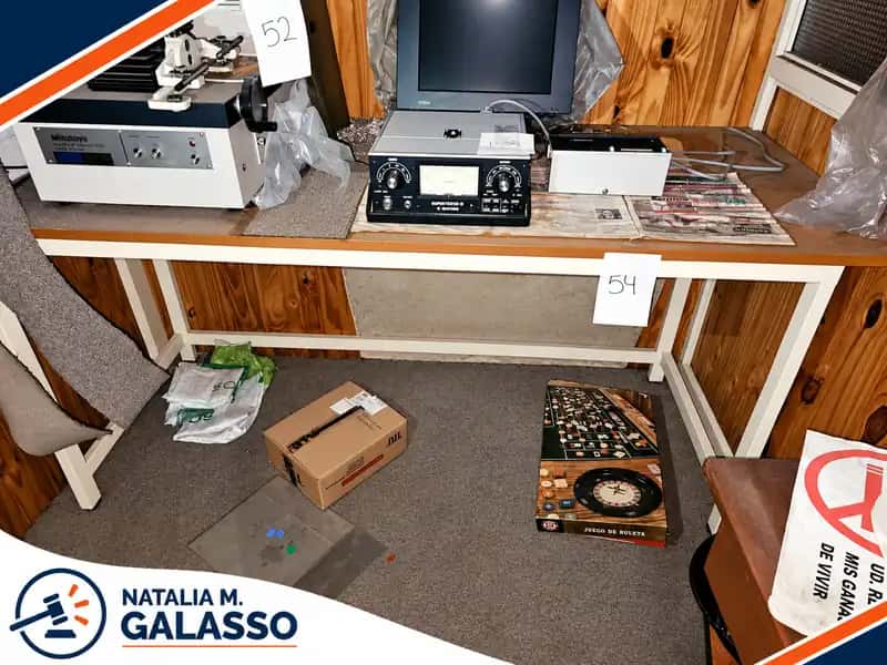 Lote de 2 Mesas de trabajo madera y chapa