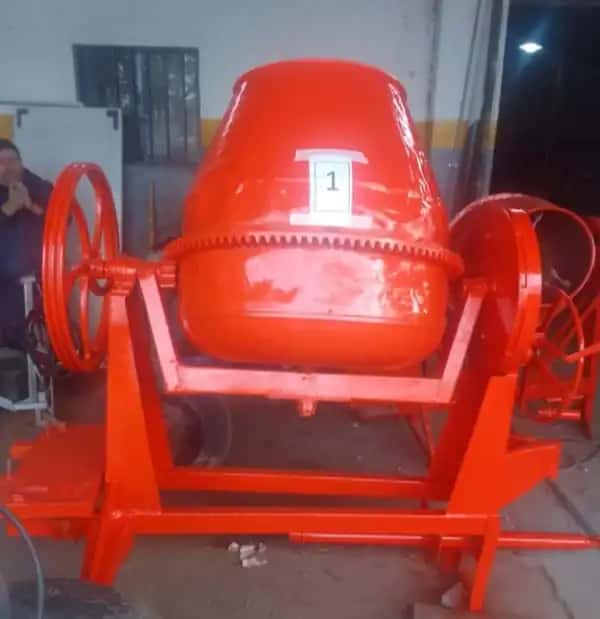 HORMIGONERO de ARRASTRE Cap. 400lts.