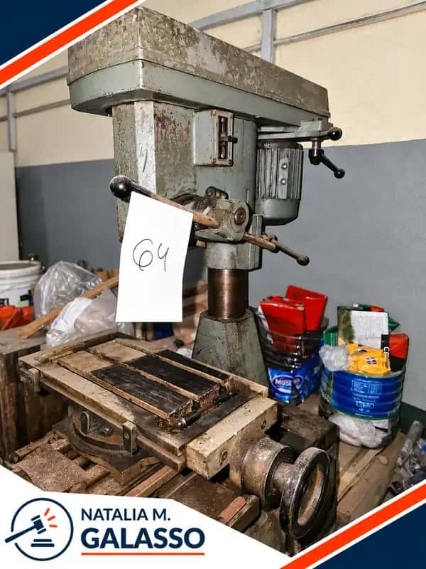 Taladro de banco industrial con mesa en cruz
