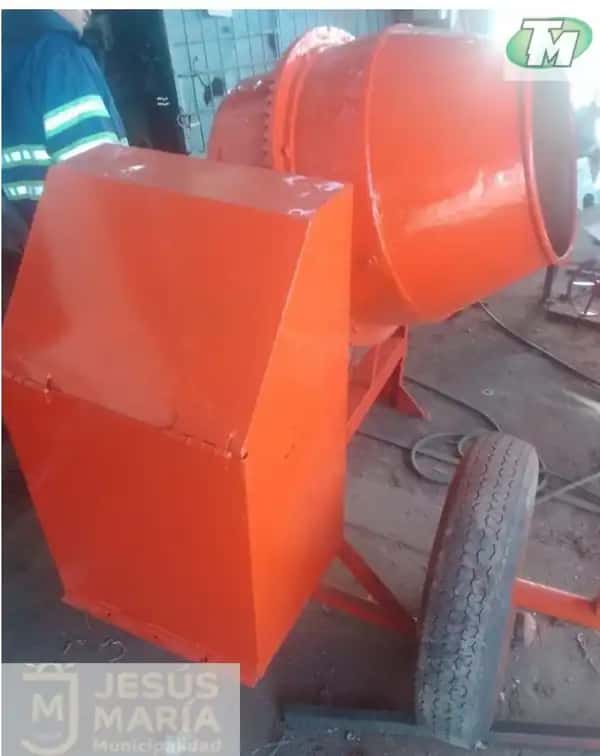 HORMIGONERO de ARRASTRE con MOTOR, Marca LINCE