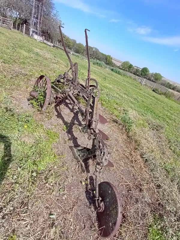 LOTE 4 ARADO DE 3 REJAS DE TIRO DE ARRASTRE