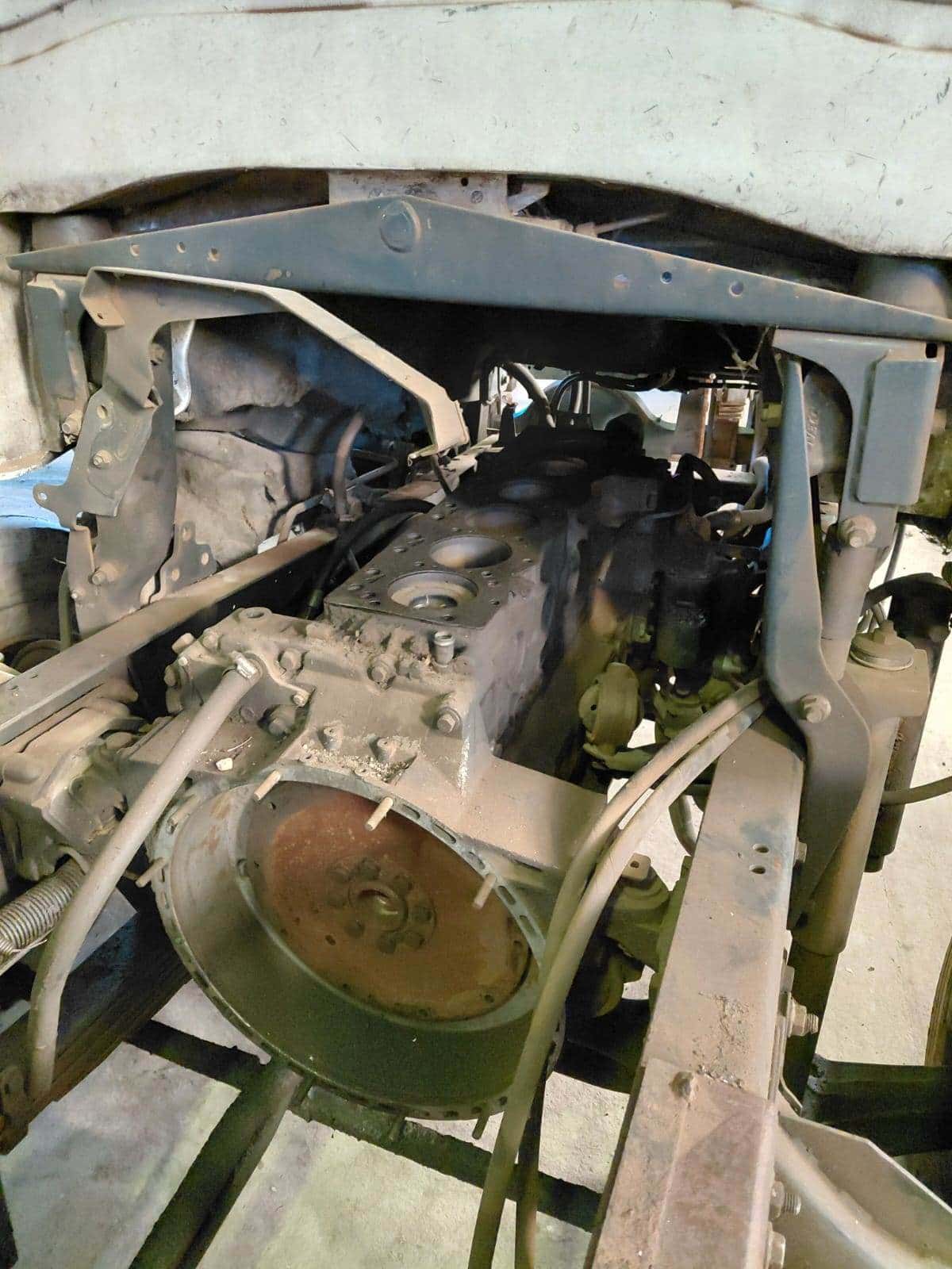 UN CHASIS DE CAMION CON CABINA USADO, SIN FUNCIONAR, MARCA IVECO, MODELO 170E 22 RSU, BLOCK DE MOTOR NRO. F4AE0681D*C180-01149470, CHASIS NRO 8ATA1NFH0EX092217, MODELO AÑO 2014, TIPO CHASIS CON CABINA POSEE: DIFERENCIAL (CAÑONERA) Y DIEZ RUEDAS ARMADAS CON CUBIERTAS DE MOVIMIENTO. CON DETERIOROS GENERALES, AVERIAS, DESARMES Y MUY NCOMPLETO. DOMINIO NVP672. DIESEL.