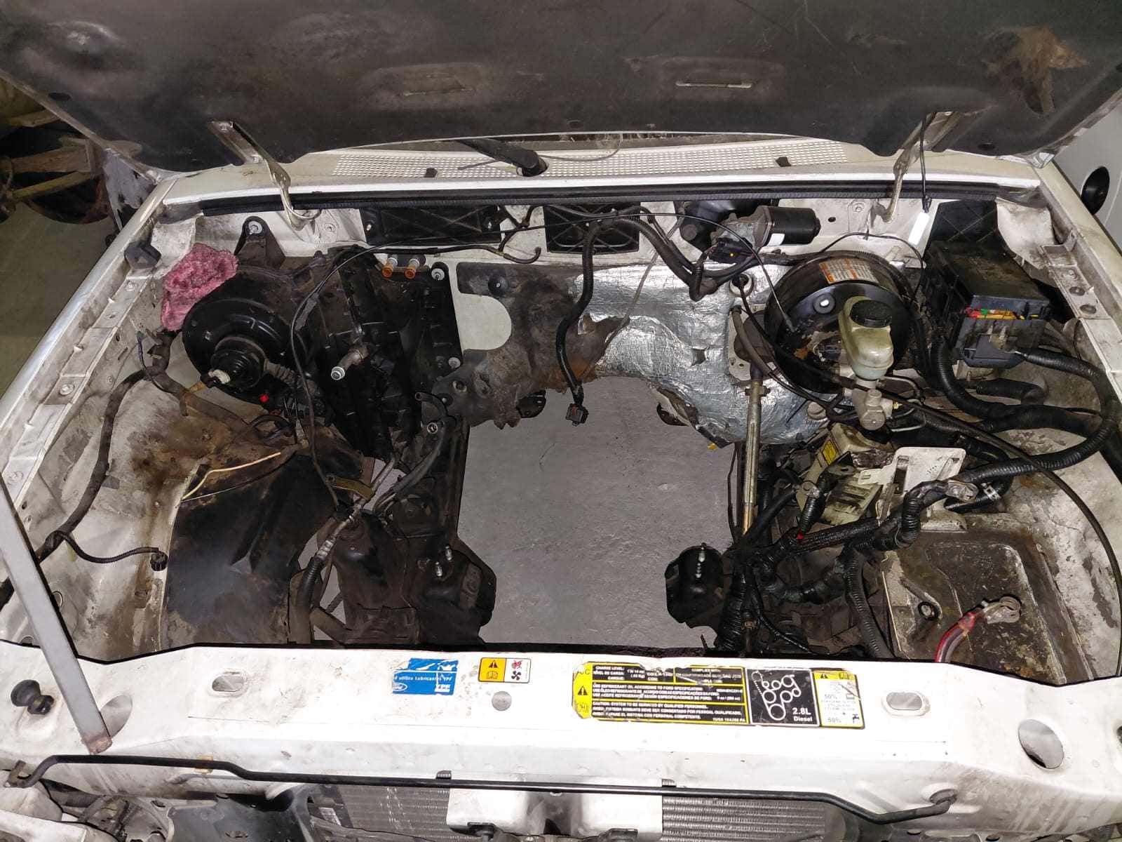 UNA CAMIONETA USADA SIN FUNCIONAR, MARCA FORD, MODELO RANGER DC 4X2 XL PLUS 2.8L D, BLOCK DE MOTOR DESMONTADO NRO. C36187221, CHASIS NRO. 8AFDR12F35J444983, TIPO PICK UP DOBLE CABINA, SEGUN TITULO DE PROPIEDAD TIPO PICK UP. MODELO AÑO 2005.POSEE: SERVO FRENO, TABLERO DE INSTRUMENTOS, CALEFACTOR INCOMPLETO, DIFERENCIAL Y CUATRO RUEDAS ARMADAS CON CUBIERTAS DE MOVIMIENTO. CON DETERIOROS GENERALES, AVERIAS DE CHOQUE, DESARMES E INCOMPLETA. DOMINIO FHA255. DIESEL.