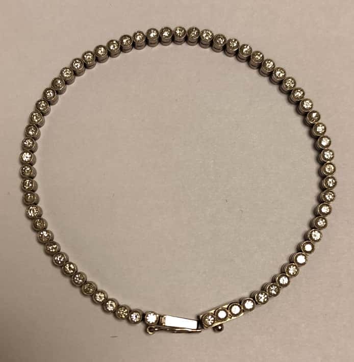 IMPORTANTE PULSERA ARTICULADA REALIZADA EN ORO BLANCO KTE 18 CON BRILLANTES QTE 2,40 TOTAL APROX. (DEFECTOS) . PESO APROX. 13,8 GRS. MEDIDA 18,5 CM. DETERIOROS EN GRAL