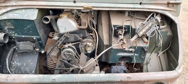 UN CAMIÓN, USADO, SIN FUNCIONAR, MARCA MERCEDES BENZ, MODELO UNIMOG 421, MOTOR NRO. SIN PLACA IDENTIFICATORIA, CHASIS NRO. 431210-10-000039, MODELO AÑO APROX. 1970, TIPO TRANSPORTE DE CARGA. POSEE: BOMBA INYECTORA, TABLERO DE INSTRUMENTOS, CAJA DE VELOCIDADES, DOS DIFERENCIALES, DIRECCION INCOMPLETA, CABINA, PARABRISAS, CAJA DE CARGA METÁLICA CON ARCOS PORTA LONA. Y CUATRO RUEDAS ARMADAS CON CUBIERTAS DE MOVIMIENTO CON DETERIOROS GENERALES, AVERÍAS, DESARMES Y MUY INCOMPLETO. NI 30689. SIN DOMINIO.
