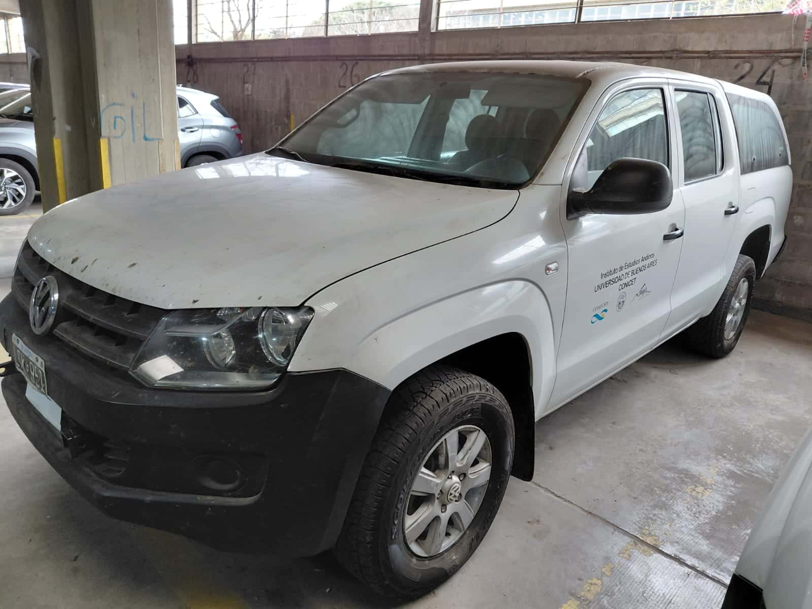 UNA CAMIONETA, USADA, SIN FUNCIONAR, MARCA VOLKSWAGEN, MODELO AMAROK 2.0L TDI 122 CV 093, MOTOR NRO. CDB 021776, CHASIS NRO. 8AWDD42H5CA041456, MODELO AÑO 2012, TIPO PICK-UP DOBLE CABINA, COMBUSTIBLE DIESEL. POSEE: BOMBA INYECTORA, ALTERNADOR, MOTOR DE ARRANQUE, RADIADOR, SERVOFRENO, TABLERO DE INSTRUMENTOS, CALEFACTOR, EQUIPO DE AIRE ACONDICIONADO, RADIO, CAJA DE VELOCIDADES, DOS DIFERENCIALES, DIRECCIÓN, CINCO RUEDAS ARMADAS CON CUBIERTAS DE USO Y CUPULA CON VENTANA REBATIBLE TRASERA. CON DETERIOROS GENERALES, AVERÍAS, DESARMES E INCOMPLETO. DOMINIO LGK951.