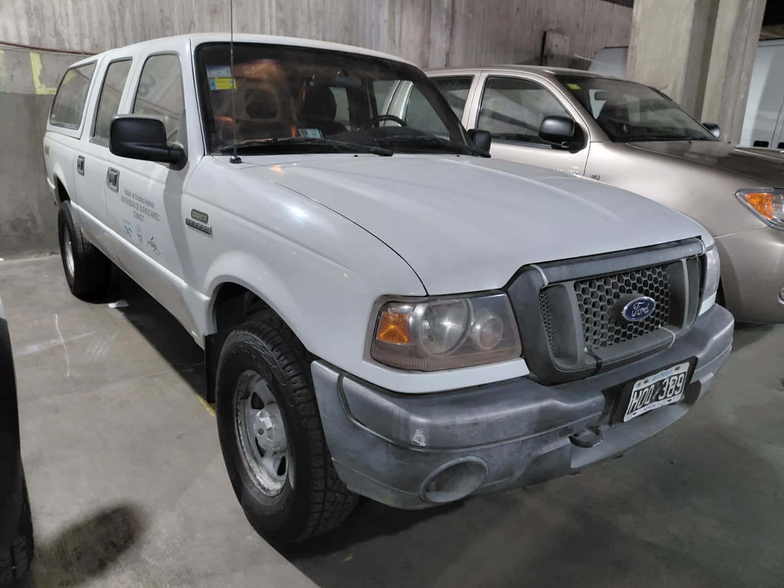 UNA CAMIONETA, USADA, FUNCIONANDO, MARCA FORD, MODELO RANGER DC 4X4 XL PLUS 3.0L D, MOTOR NRO. C34261795, CHASIS NRO 8AFER13P99J190634, MODELO AÑO 2008, TIPO PICK-UP DOBLE CABINA, COMBUSTIBLE DIESEL. POSEE: TABLERO DE INSTRUMENTOS, CALEFACTOR, EQUIPO DE AIRE ACONDICIONADO, RADIO CON REPRODUCTOR DE CD, CAJA DE VELOCIDADES MANUAL, DOS DIFERENCIALES, DIRECCIÓN, CINCO RUEDAS ARMADAS CON CUBIERTAS DE USO Y CUPULA CON VENTANA REBATIBLE TRASERA. CON DETERIOROS GENERALES, AVERÍAS, DESARMES E INCOMPLETO. DOMINIO HOQ389.- KILOMETRAJE 231122.-