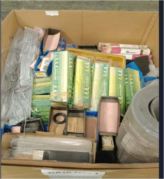 IMPORTANTE LOTE DE CAJAS CON RODAMIE...
