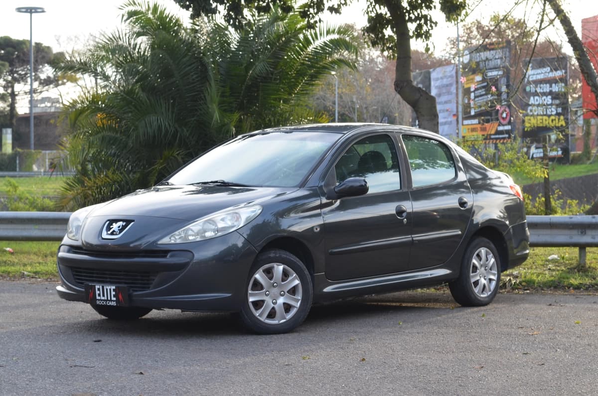 Sin Reserva: 2012 Peugeot 207 XR Sedán