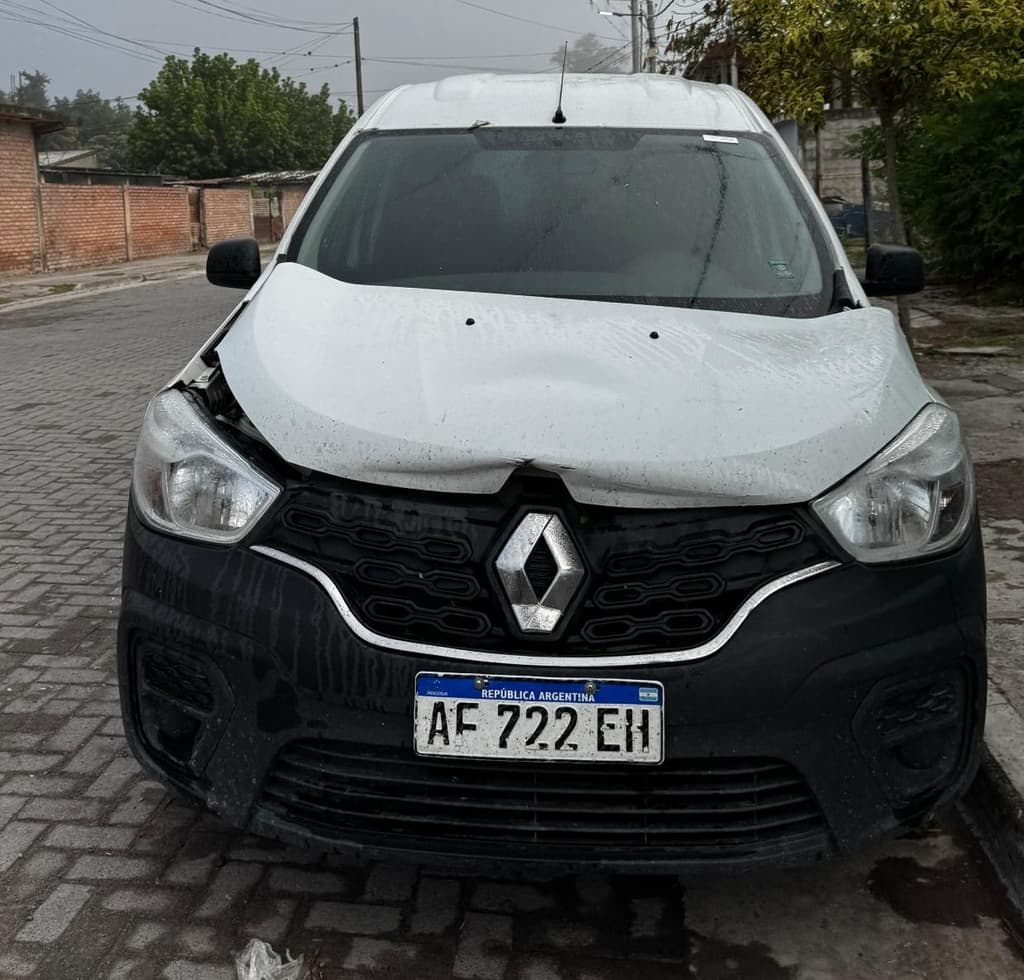 RENAULT FURGON KANGOO II EXPRESS CONFORT 5A 1.6 SCE, Año 2022. DOM: AF722EH. Ubicación: Salta, provincia de Salta