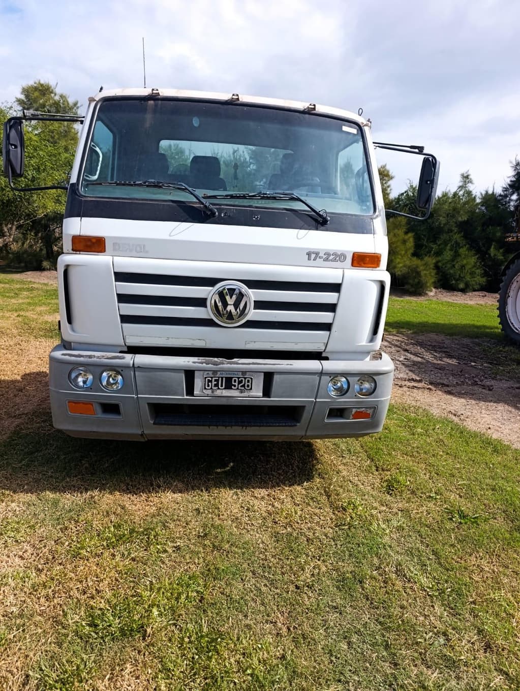 VOLKSWAGEN TRACTOR CARRETERA 17220, Año 2007. DOM: GEU928. Ubicación: RAFAELA, provincia de Santa Fe