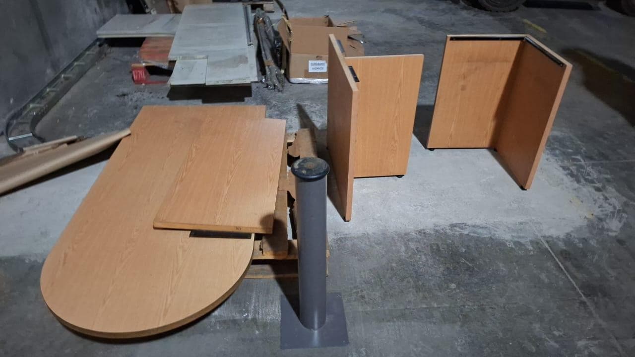 MOBILIARIO DE OFICINA VARIO, Cantidad: 39 unidades, Condición: usado, con posibles faltantes. LOC: AVELLANEDA, provincia de Buenos Aires