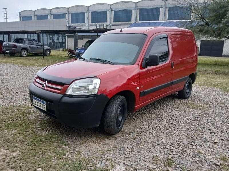 CITROEN FURGON BERLINGO FURGON 1.6 HDI BUSINESS AM 54, Año 2017. DOM: AB137VP. Ubicación: San Miguel de Tucumán, provincia de Tucumán