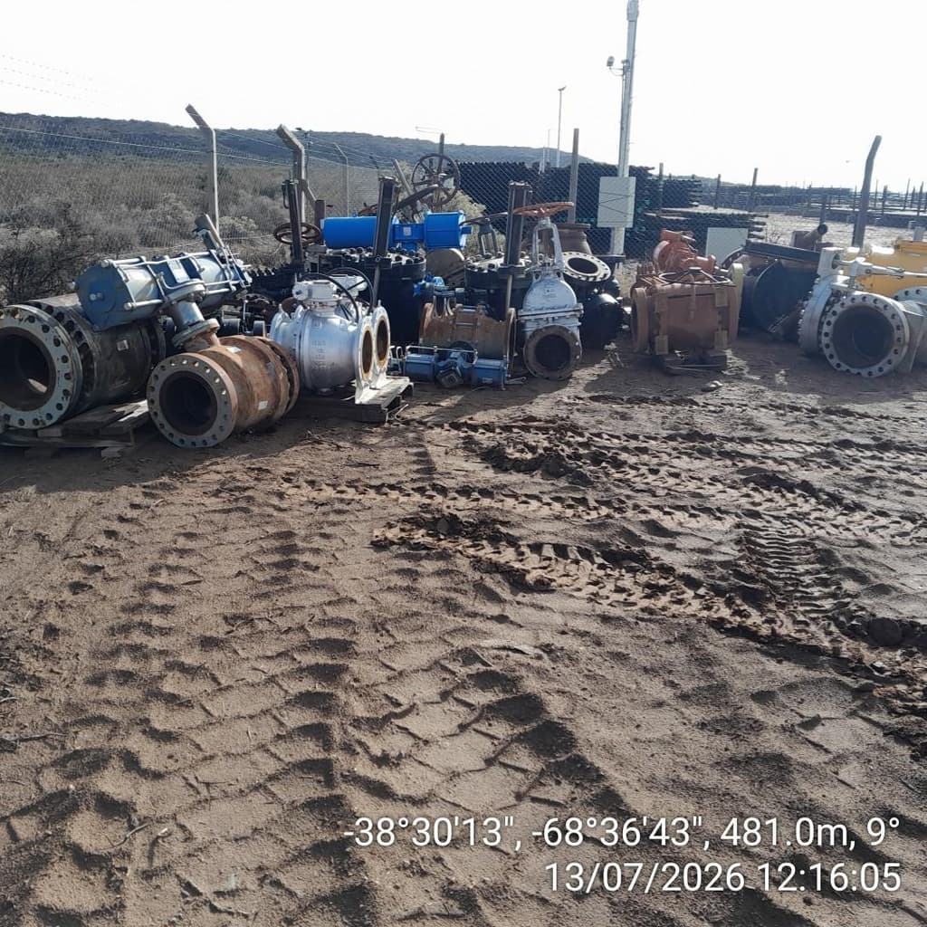 Válvulas y cab. De pozo varios, Cantidad: 36 unidades, Condición: rezago. LOC: Loma la Lata, provincia de Neuquén