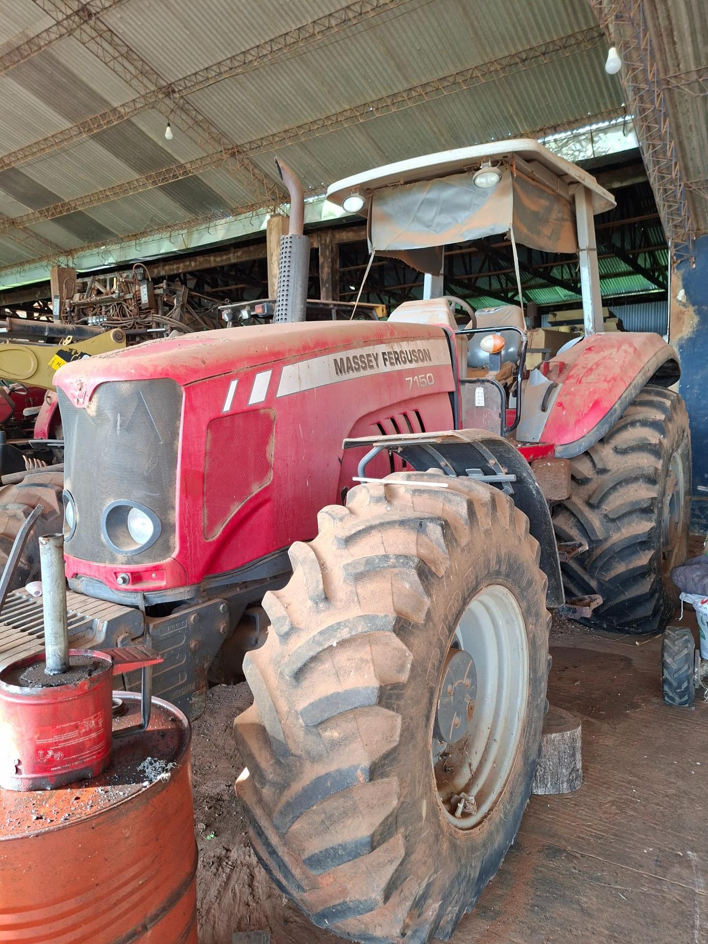 MASSEY FERGUSON TRACTOR AGRICOLA MF7150/4/2014, Año 2014. DOM: TDU434. Ubicación: Estancia San Jose, Departamento San Juan Bautista, Misiones, Paraguay.