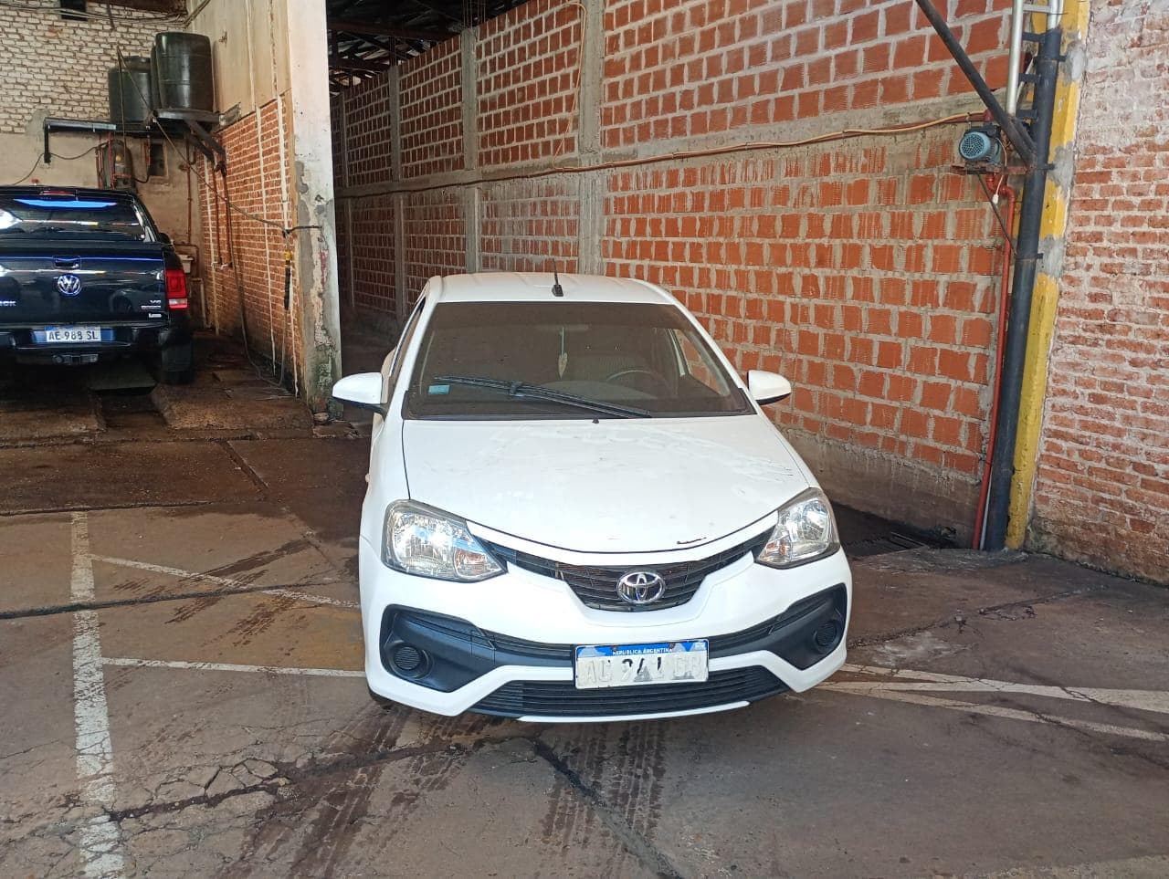 TOYOTA SEDAN 5 PUERTAS ETIOS X 1.5 6M/T, Año 2018. DOM: AC941GB. Ubicación: Posadas, provincia de Misiones