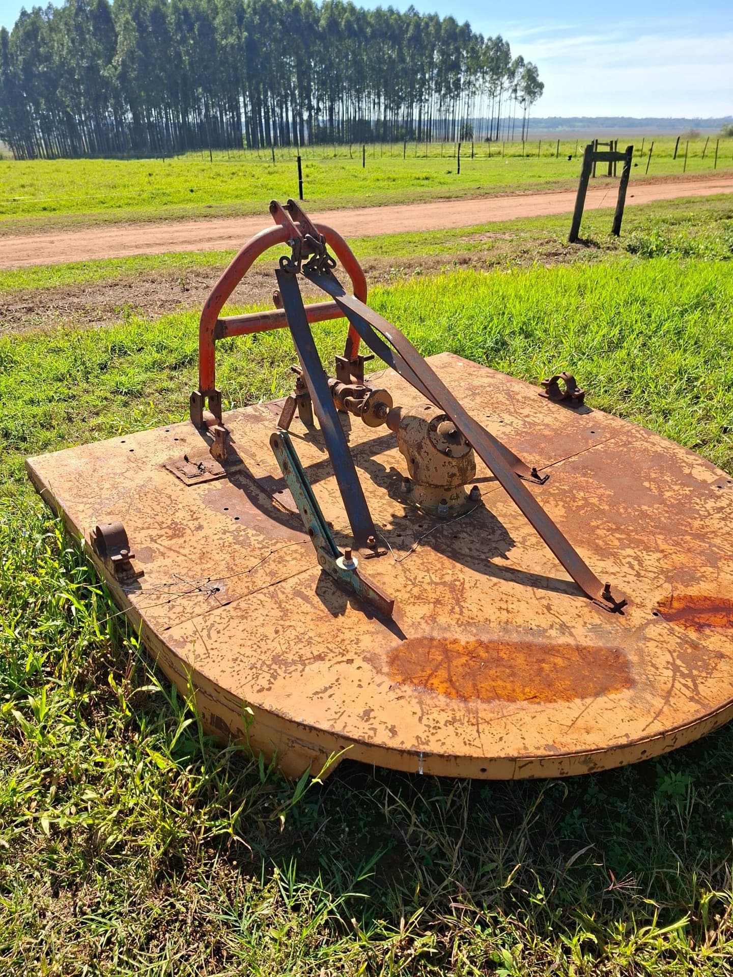 ROTATIVA, Cantidad: 1 unidad, Condición: usado, con posibles faltantes. LOC: Estancia San Jose, Departamento San Juan Bautista, Misiones, Paraguay.