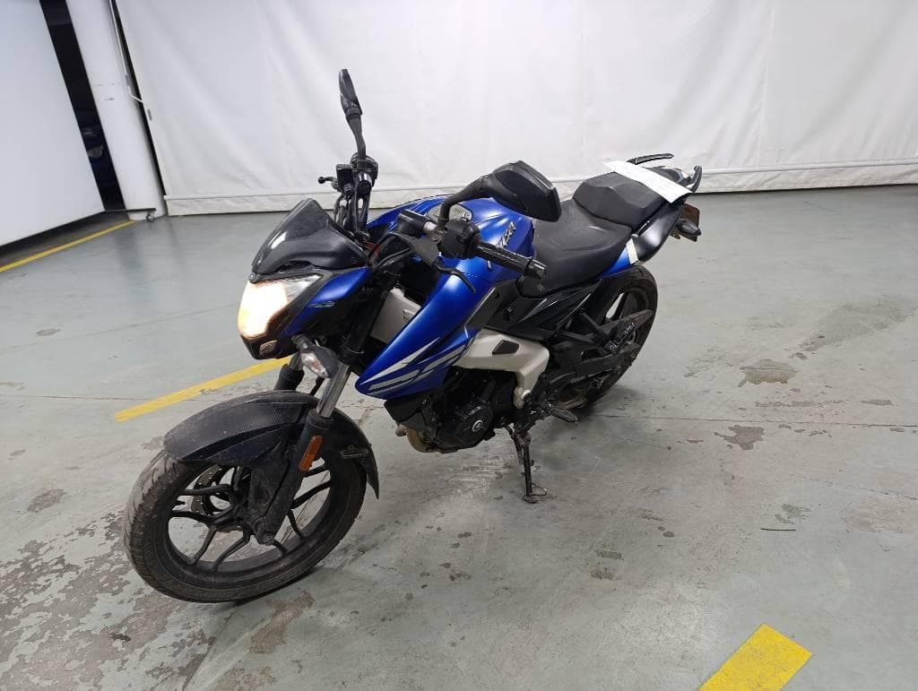 BAJAJ  MOTOCICLETA  ROUSER 200, Año 2022. DOM: A166ULT. Ubicación: San Fernando, provincia de Buenos Aires