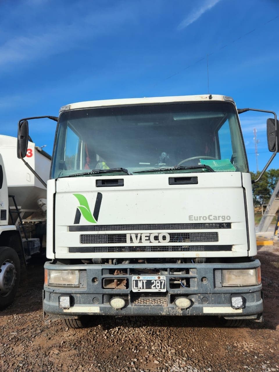 IVECO CHASIS C/CABINA 170E22, Año 2012. DOM: LMT287. Ubicación: Lincoln, provincia de Buenos Aires