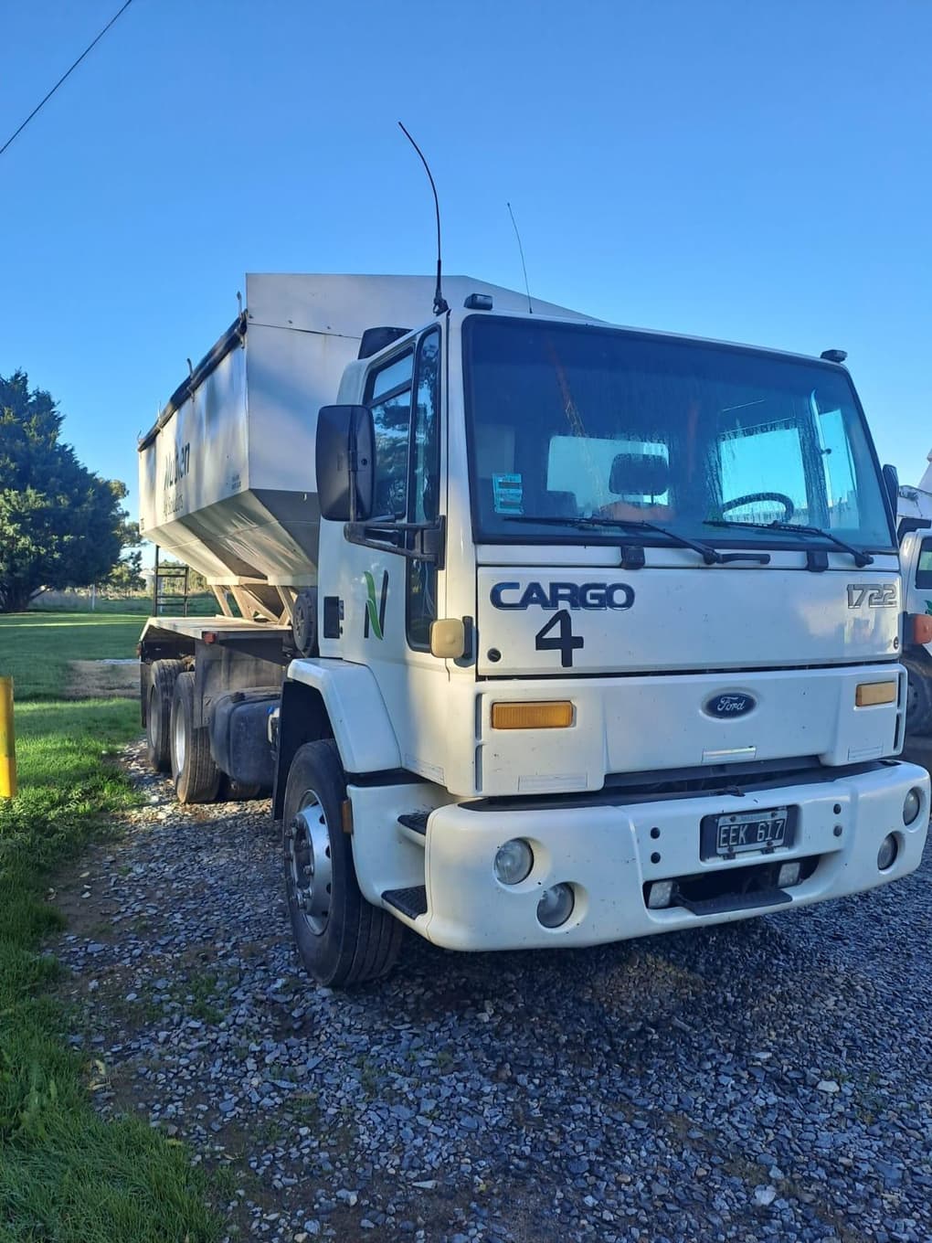 FORD CHASIS C/CABINA CARGO 1722, Año 2003. DOM: EEK617. Ubicación: Pieres, provincia de Buenos Aires