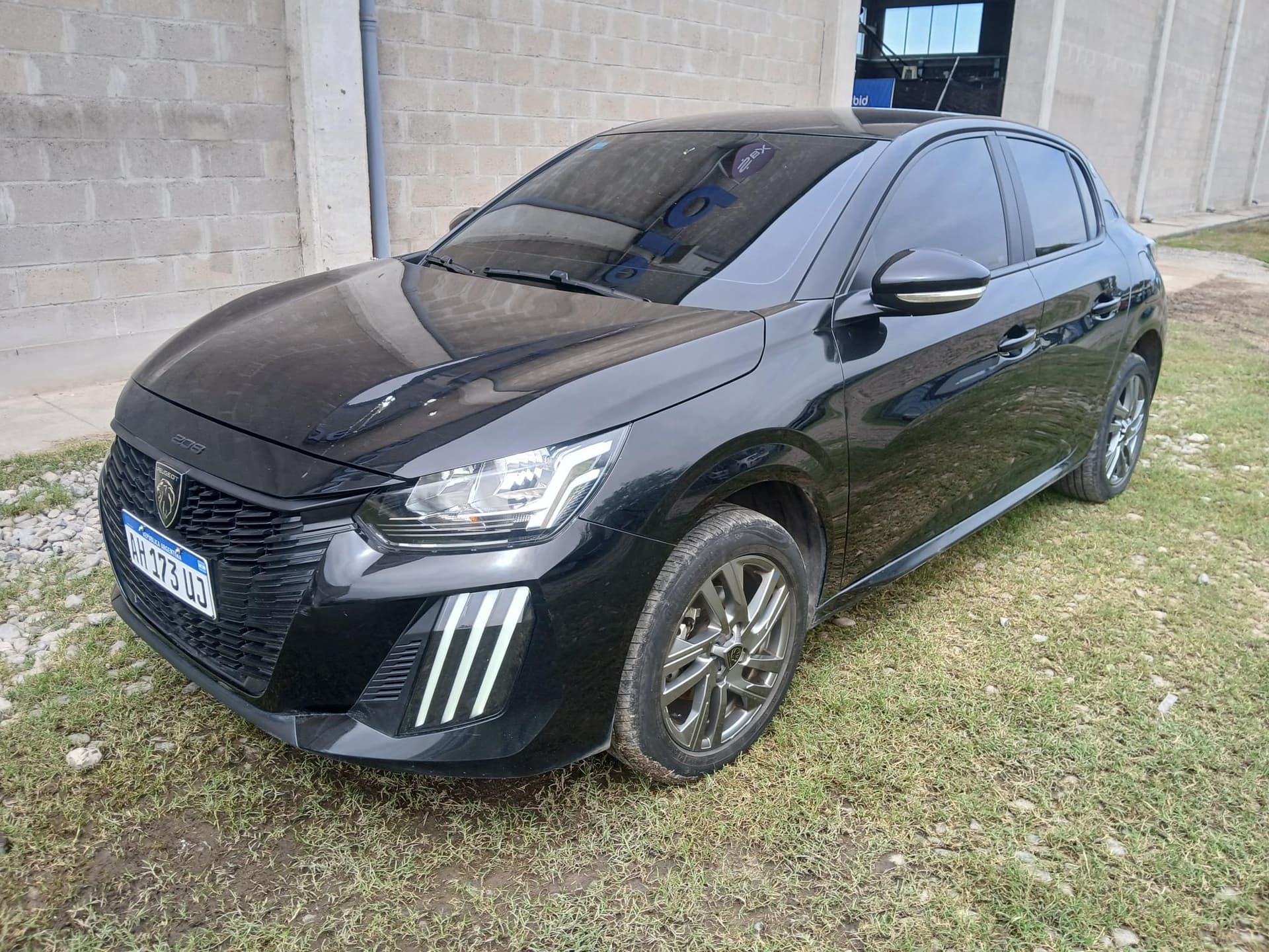 PEUGEOT SEDAN 5 PUERTAS 208 ALLURE AM25, Año 2025. DOM: AH173UJ. Ubicación: Playa San Miguel de Tucumán, provincia de Tucumán