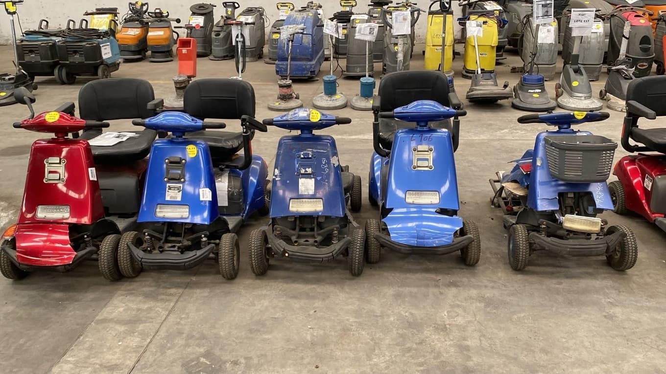 Carro para discapacitado, Cantidad: 6 unidades, Condición: usado, con posibles faltantes. LOC: Ciudad Autónoma de Buenos Aires