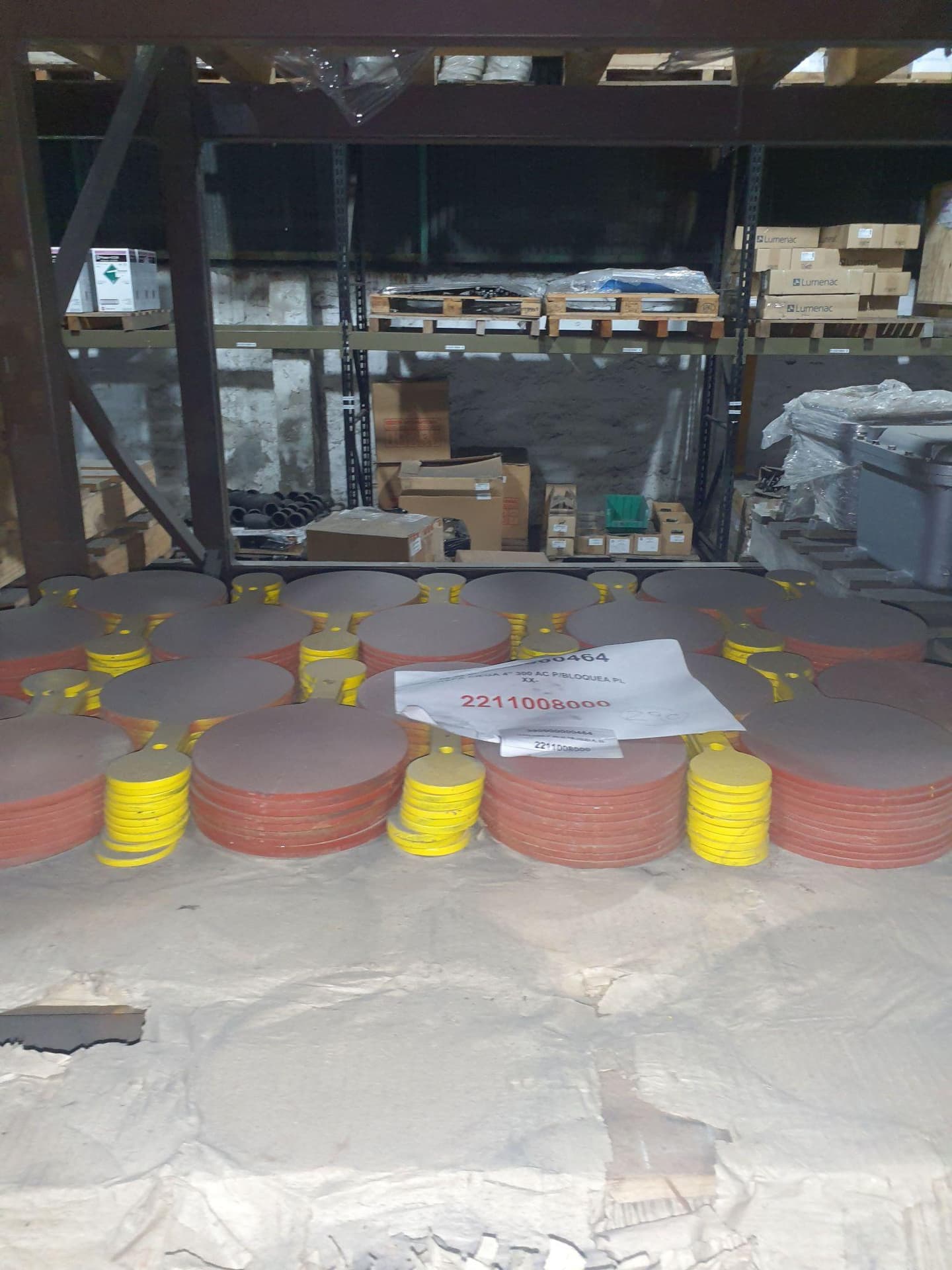 Chapas ciegas diámetros variados y mat.varios, Cantidad: 379 Unidades, Condición: Sin uso. LOC: Campana, provincia de Buenos Aires