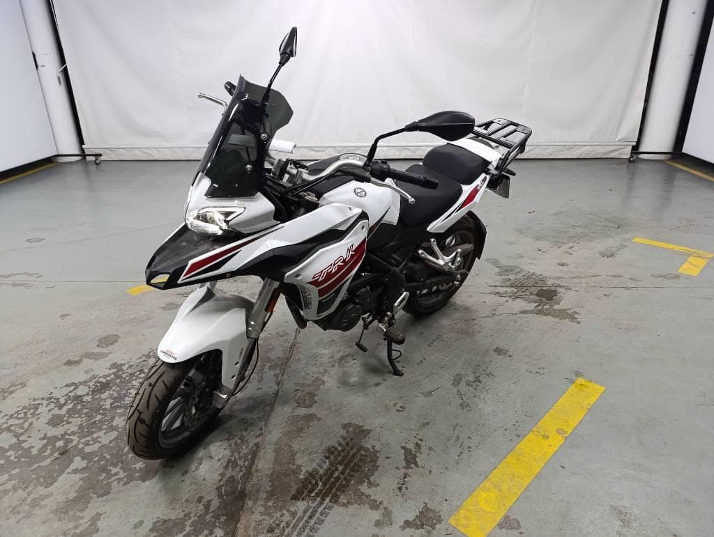 BENELLI MOTOCICLETA TRK 251, Año 2024. DOM: A233SHV. Ubicación: Guarda Vehicular San Fernando, provincia de Buenos Aires