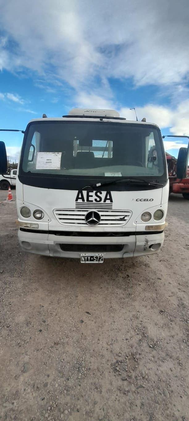 MERCEDES BENZ CHASIS C/CABINA ACCELO 915C, Año 2014 . DOM: NYY572. Ubicación: CENTENARIO, provincia de Neuquén