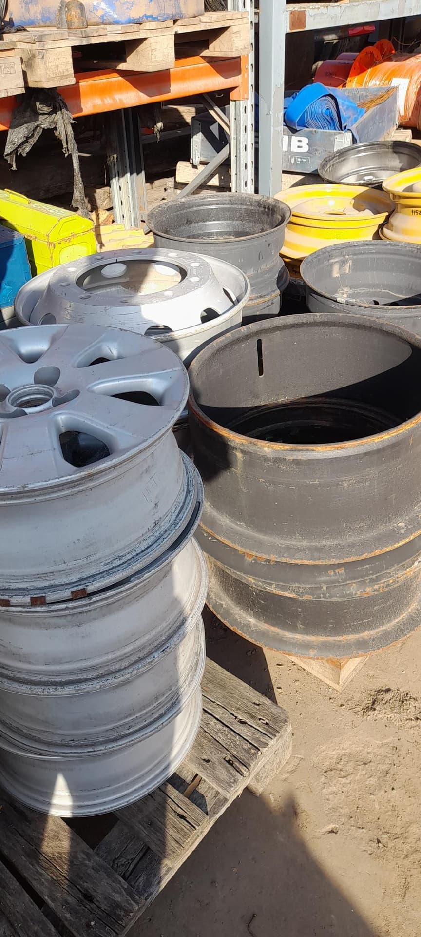 LLANTAS VARIAS, Cantidad: 33 unidades, Condición: varios. LOC: Don Torcuato, provincia de Buenos Aires
