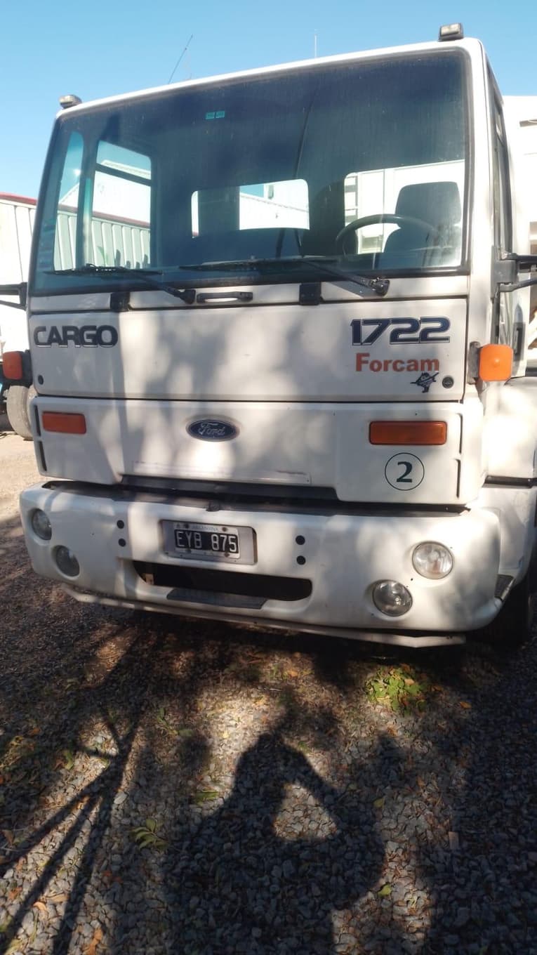 FORD TRACTOR CARRETERA Cargo 1722, Año 2005. DOM: EYB875. Ubicación: ARECO, provincia de Buenos Aires