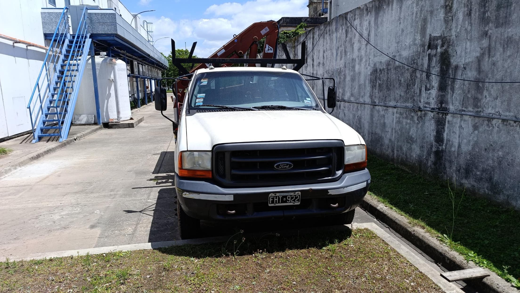 FORD CHASIS C/CABINA  F-4000 D, Año 2005. DOM: FHT922. Ubicación: Rosario, provincia de Santa Fe