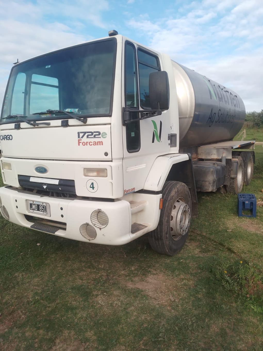 FORD TRACTOR DE CARRETERA CARGO 1722E, Año 2010. DOM: JMO851. Ubicación: San Antonio de Areco, provincia de Buenos Aires