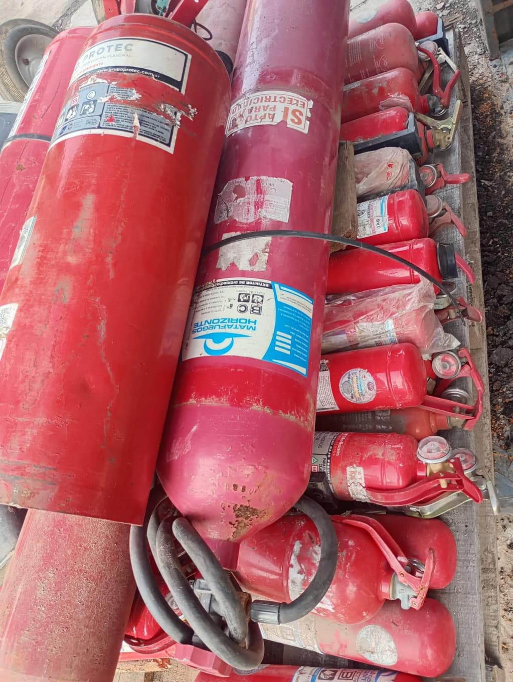 CILINDRO MATAFUEGO, Cantidad: 100 unidades, Condición: rezago. LOC: Don Torcuato, provincia de Buenos Aires