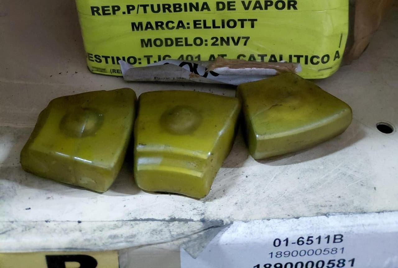REPUESTOS DE MOTORES Y TURBINAS, Cantidad: 657 unidades, Condición: sin uso. LOC: Refinería La Plata, provincia de Buenos Aires