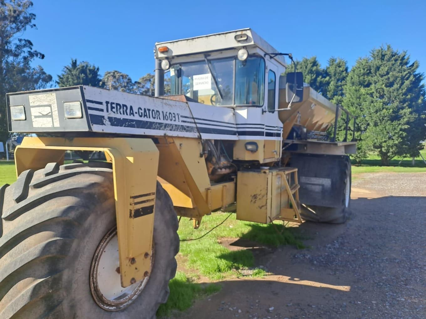 AG-CHEM  Terragator, Año 1997. INTERNO: EQ239AC. Ubicación: Pieres, provincia de Buenos Aires