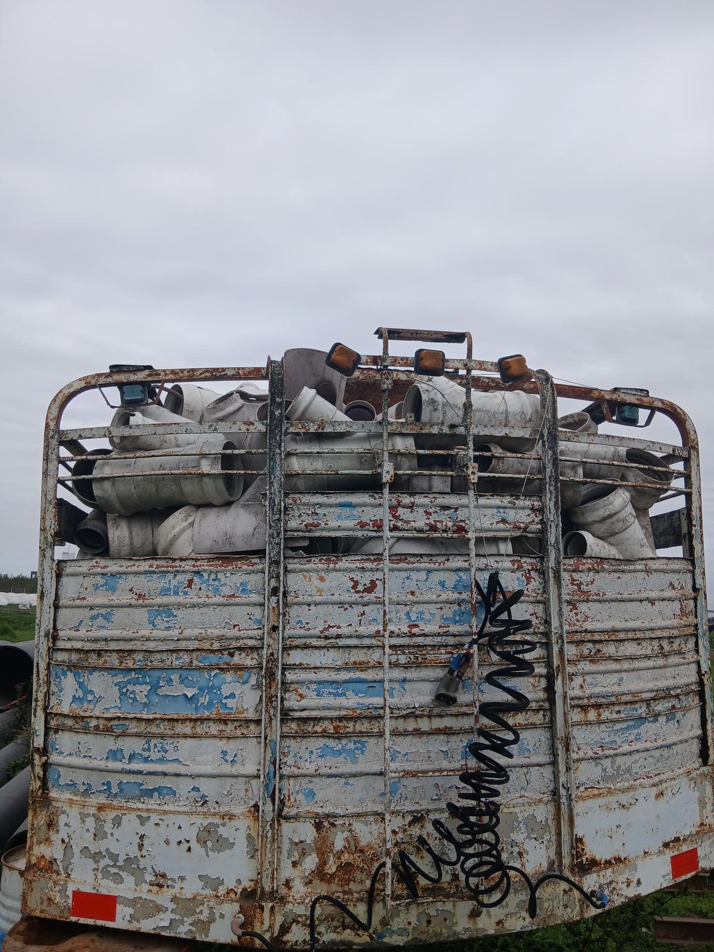 Tubos varios, Cantidad: 1500 unidades, Condición: usado. LOC: San Miguel de Tucumán, provincia de Tucumán