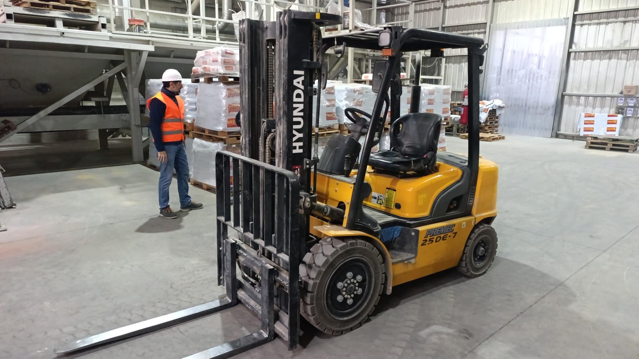 AUTOELEVADOR HYUNDAI 25DE-7, Cantidad: 1 unidad, Condición: usado. LOC: PACHECO, provincia de Buenos Aires